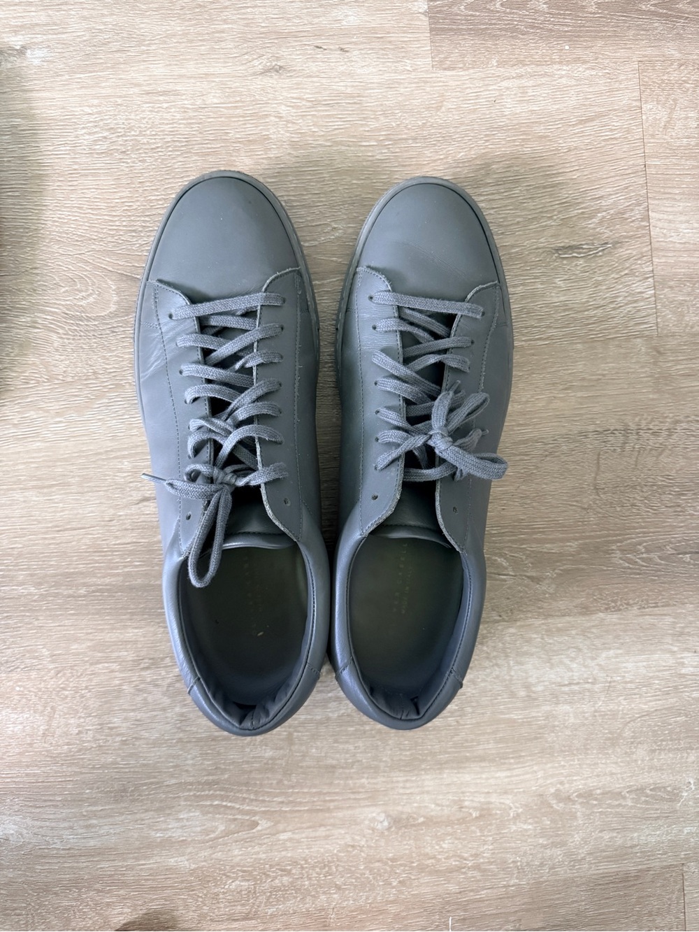 Oliver Cabell Men's Gray Minimalist Lace-Up Sneakers